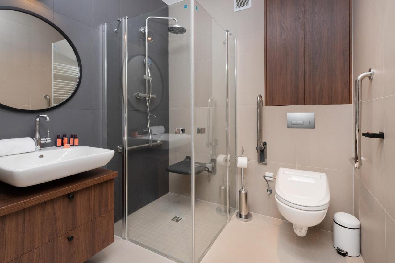 Superior With Balcony & Parking By Renters Prestige Appartamento