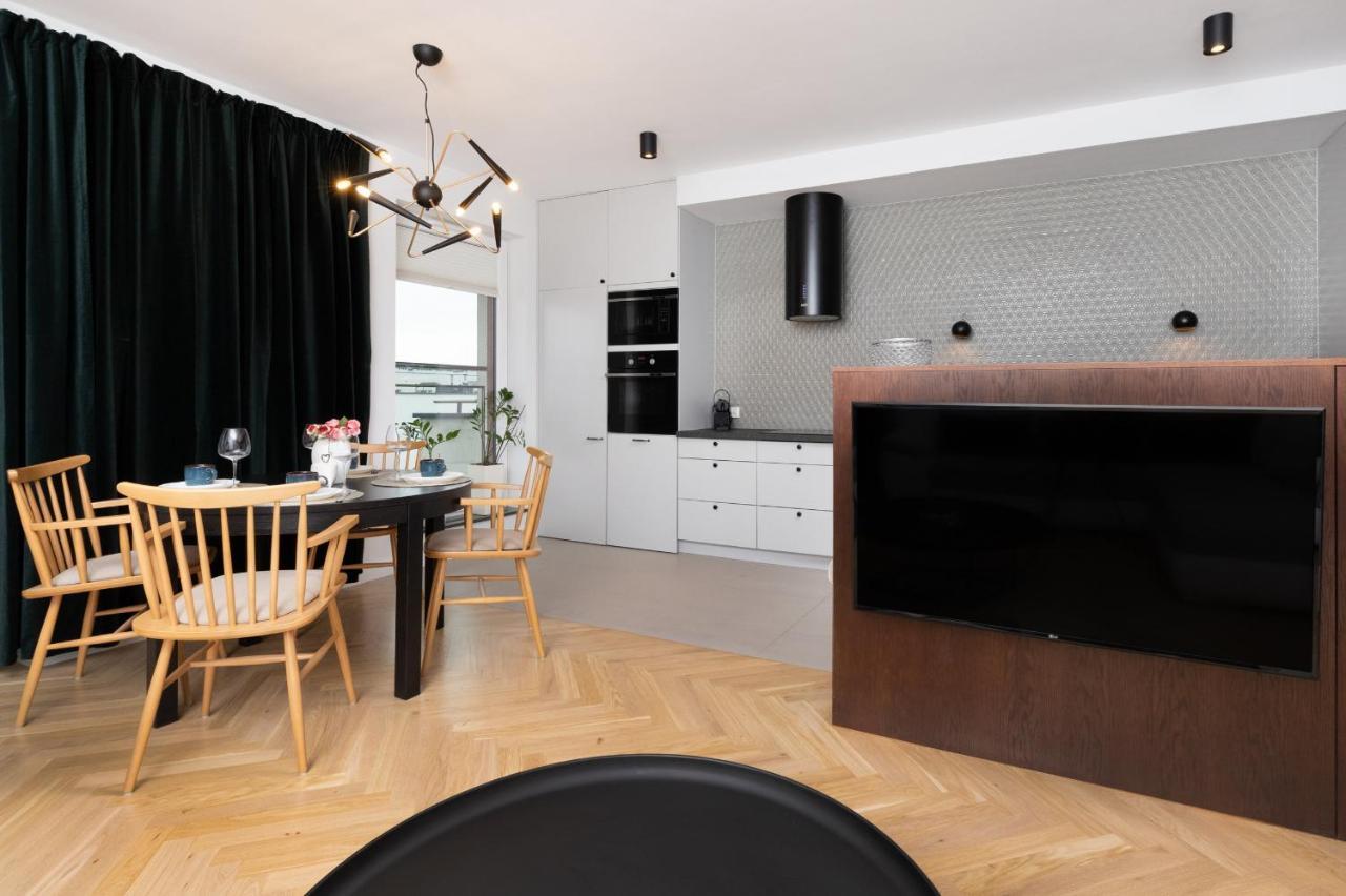 Appartamento Superior With Balcony & Parking By Renters Prestige *