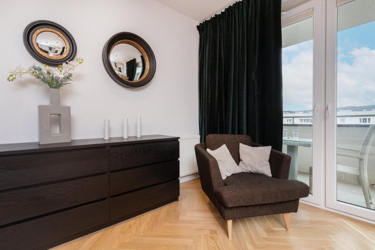 Superior With Balcony & Parking By Renters Prestige Appartamento Danzica