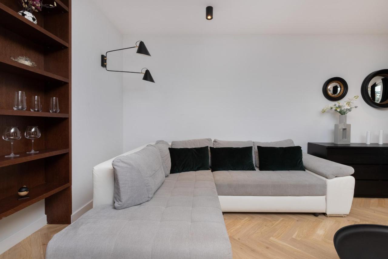 Superior With Balcony & Parking By Renters Prestige * Danzig